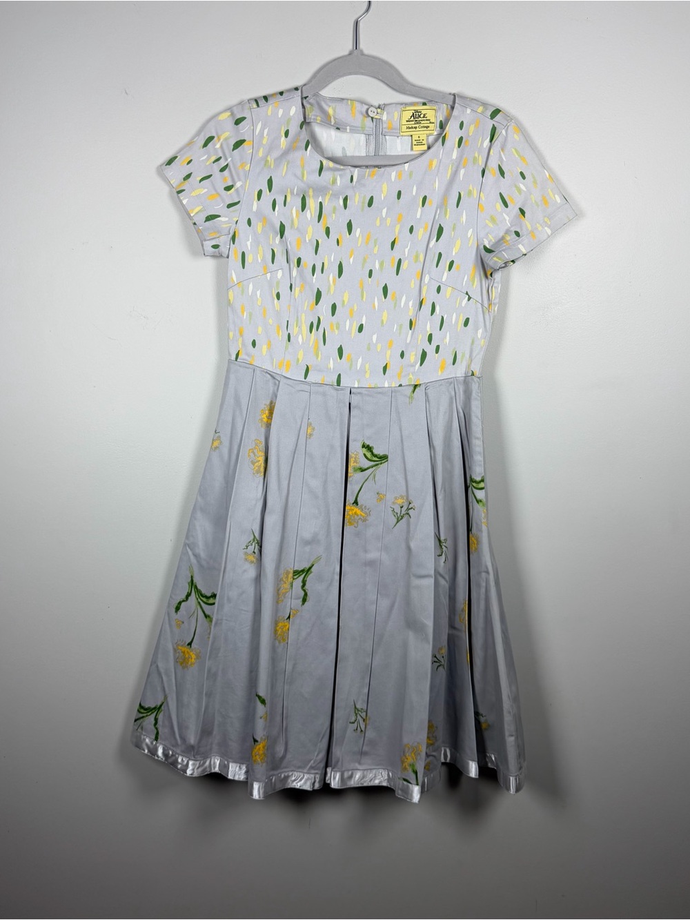 Disney Alice Through Looking
Glass Gray Tea Madcap Cottage Pinup A-Line Dress 6